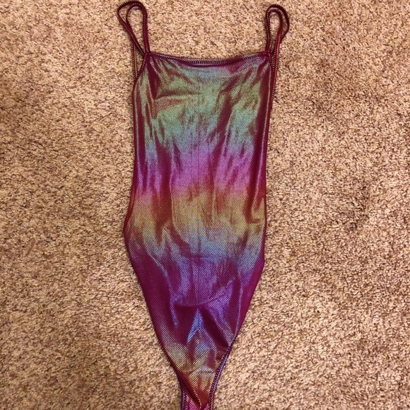 NWOT Fashion Nova rainbow bodysuit - Picture 4 of 6